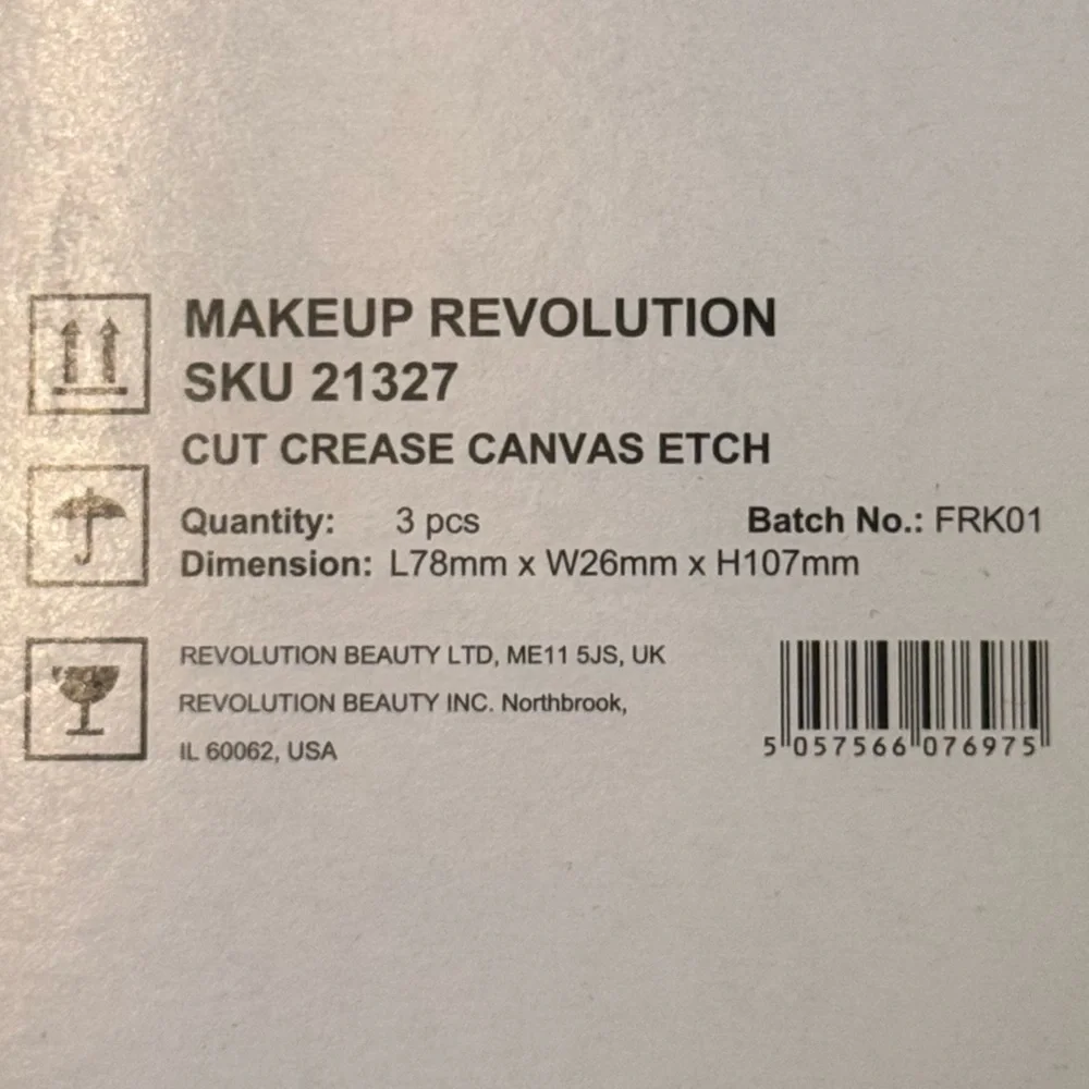 New! Makeup Revolution The Cut Crease Canvas Eyeshadow Base in Etch Deep